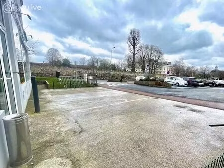 a vendre mur de commerce tous commeces emplacemet 1er ordre centre ville