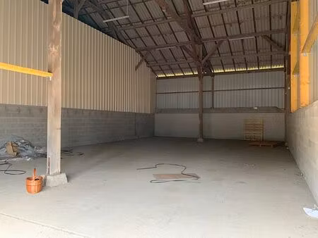 location local d'activités mareil le guyon 180 m²