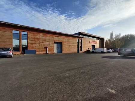 location local d'activités roost warendin 993 m²