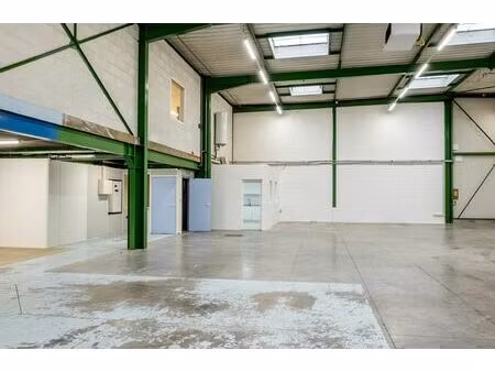 location local d'activités st thibault des vignes 981 m²