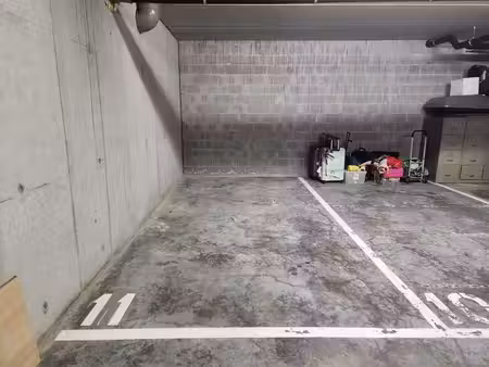 1 ondergrondse autostaanplaats te koop!