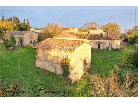 ensemble immobilier de trois bâtiments en pierre  1 hangar 