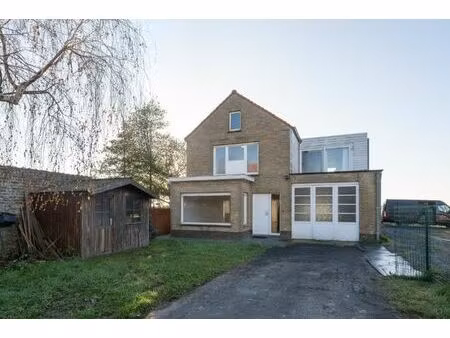 maison avec d'un grand hangar avec studio