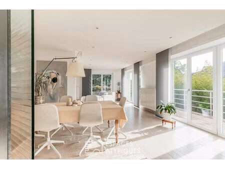 maison rénovée avec terrasses et jardin arboré