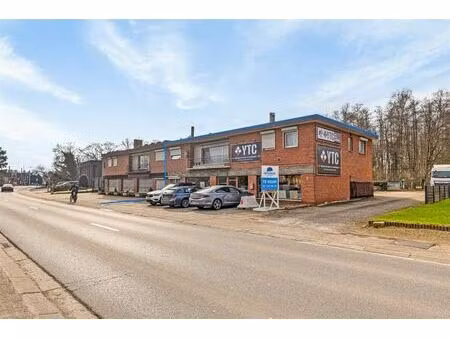 te koop: handelshuis op een ruim perceel van 32a37ca te zolder!