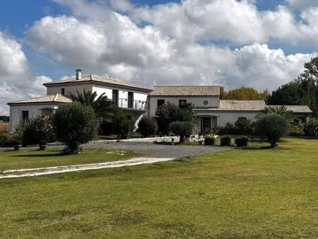 maison de luxe en vente à arces  france