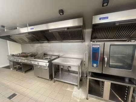 vente bureaux et commerces à saint-hilaire-de-riez (85270) : à vendre / 170m² saint-hilair