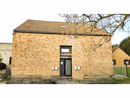 immeuble comprenant 4 appartements et 1 grenier aménageable.