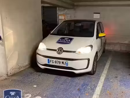 parking à louer - tours (37) - 70€