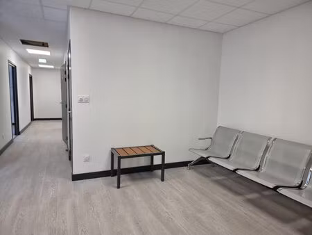 location bureau 35m2 saint-jean-le-vieux 64220 - 535 € - surface privée