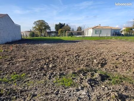 terrain 847 m² - semussac