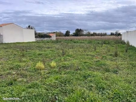 terrain 715 m² thaire