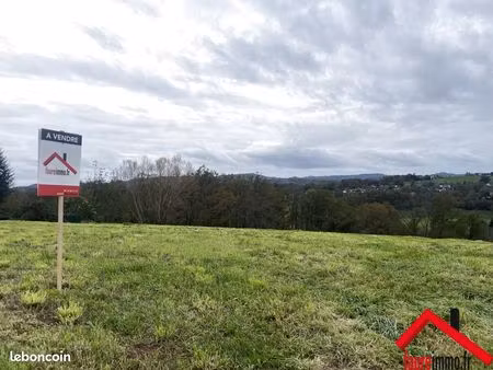 terrain 1401 m² objat