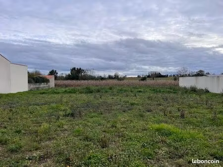 terrain 1 360 m² thaire