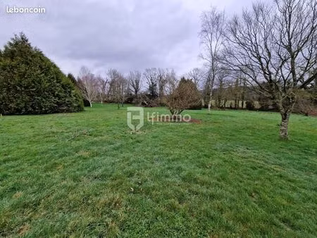 terrain 1627 m² cast