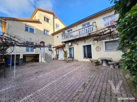 immeuble 12 pièces 275 m²