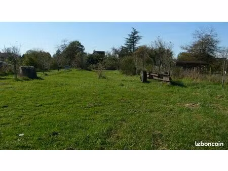 atelier et garage 90m² sur terrain constructible 2000 m² avec verger