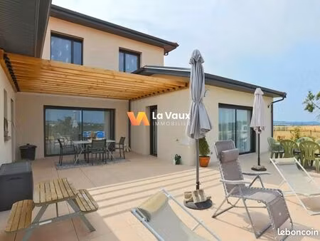 pavillon 6 pièces 205 m²