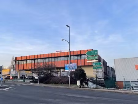 murs commerciaux 2400 m² laxou