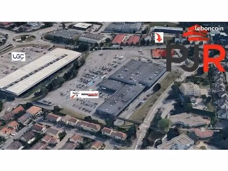 local 700 m² ludres