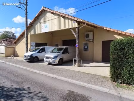 location entrepôt et bureau