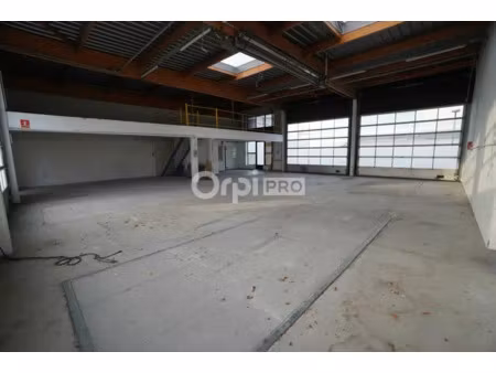 local d'activité a louer