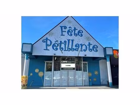 location commerce saint benoit 612 m²