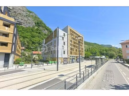 appartement de 19 61 m² à saint-martin-le-vinoux