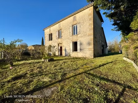 maison en pierres à rénover  3 chambres  grenier aménageable  garage et jardin