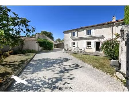 vente maison 8 pièces 158 m² puymoyen (16400)