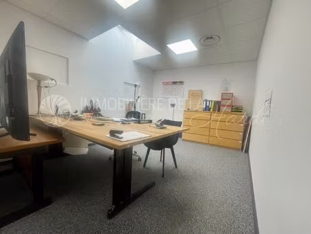 local commercial avec showroom et bureaux à vendre
