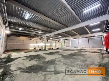 local d'activités de 2140m²