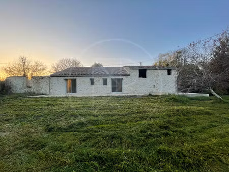 maison en pierre entièrement rénovée