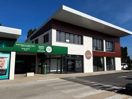 vente murs commerciaux de 184 m2 au sein d'un centre comme