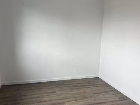 location bureaux et commerces à changé (53810) : à louer / 110m² changé