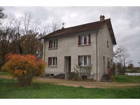 grand pavillon des années 60  à la campagne  avec 3 chambres