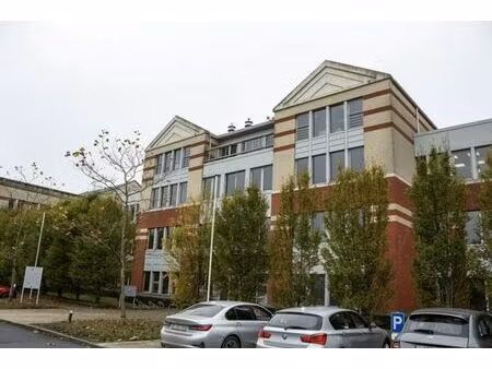 gosselies : belle surface de bureaux de ±427m²