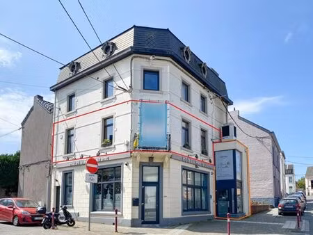 bel espace polyvalent à louer situé au centre d'auvelais!