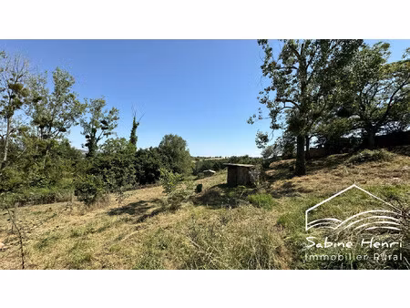 terrain constructible de plus d'un hecatare