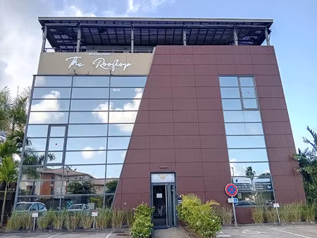 a louer : local commercial / professionnel - 164 m2 - lamentin