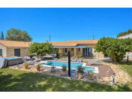 très jolie maison de vacances tout confort avec piscine et jacuzzi  à seulement 4 km de sa