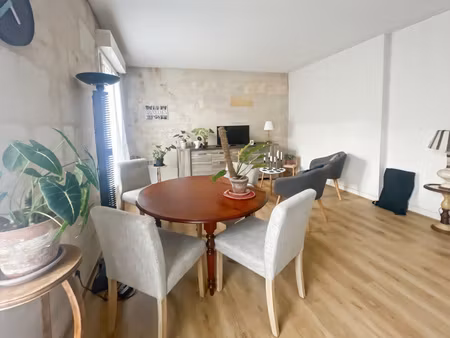 appartement 2 pieces dans immeuble en pierre a bordeaux judaique