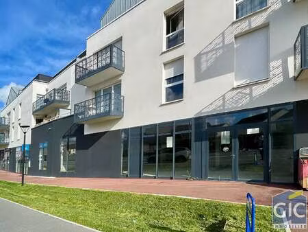 vente bureaux et commerces à carpiquet (14650) : à vendre / 200m² carpiquet