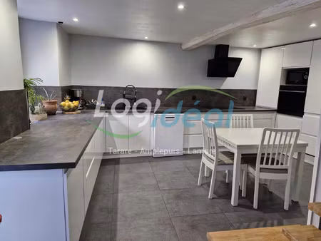 maison avec dépendances et cour intérieure à finir de restau