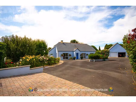 ille et vilaine  les portes du coglais  près de fougères. maison plein pied 3 chs etang pr