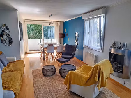 appartement situé à le rheu de type t4  d'environ 105 m2