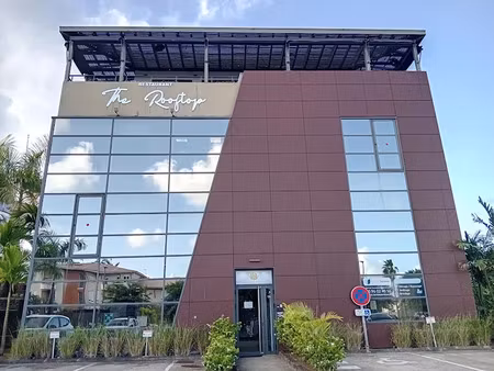 location locaux professionnels 164 m² à le lamentin (97232)  4 618 €