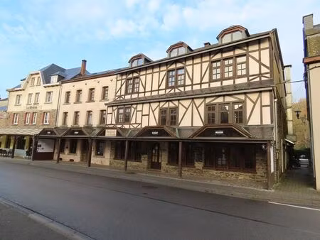 possibilité d'hôtel  restaurant et café