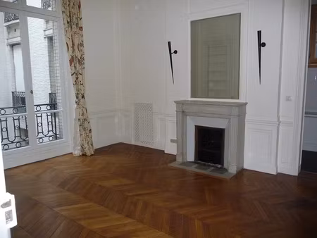 location appartement 2 pièces 52 m² à paris 1er (75001)  1 917 €