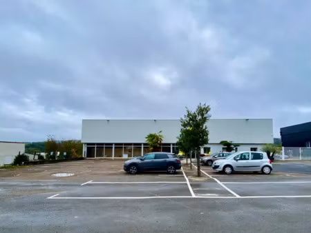 local commercial 1400 m²